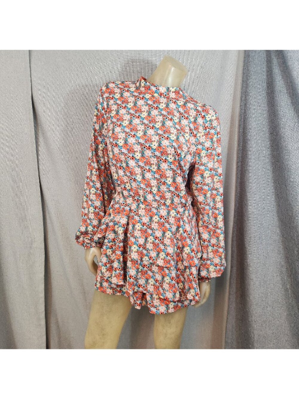 Endless Rose Orange Floral Daisy Open Back LongSlv Mini Short Romper MEDIUM NEW